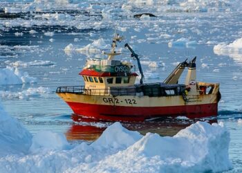 Navigation through thick sea ice near Greenland coast