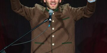 German comedian Maxi Schafroth performing on stage, involved in the controversial US flag incident in Nuuk, Greenland