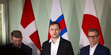 Greenlandic PM Jens-Frederik Nielsen speaking at a press conference with Danish and Faroese officials behind him